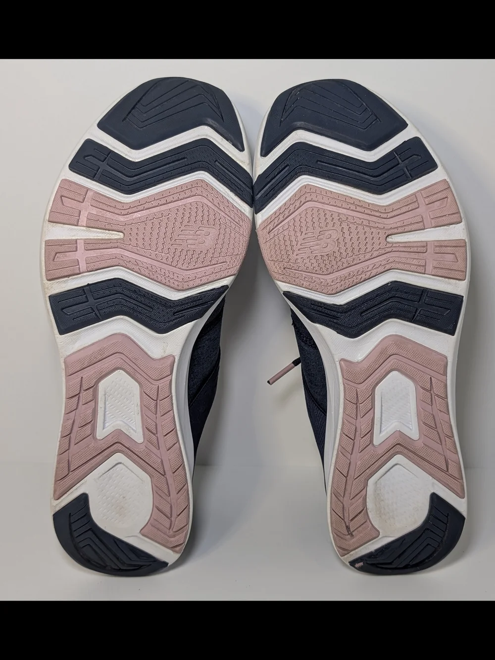 New Balance FuelCore Nergize Women’s 9 Navy Blue Pink Sneakers Slip-On